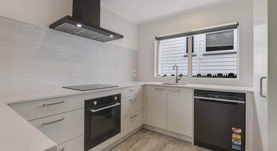  at 2/2 Rook Place, Unsworth Heights, North Shore City, Auckland