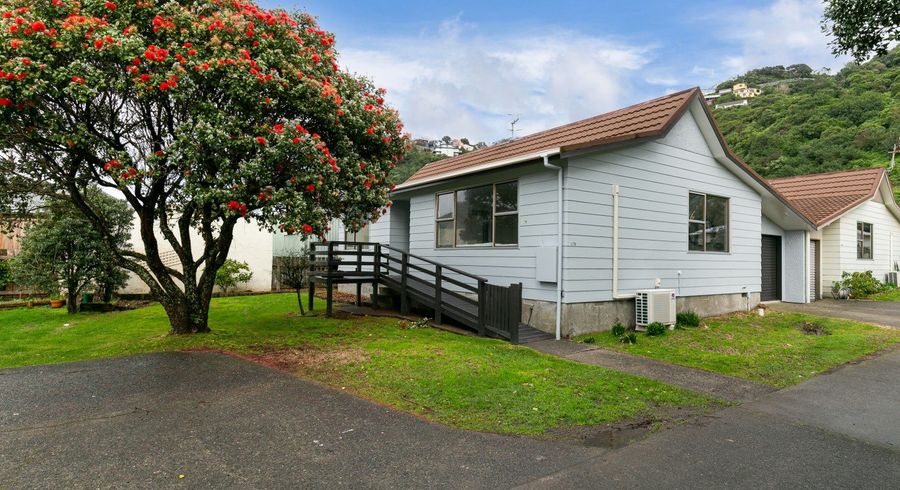  at 176 Queens Drive, Lyall Bay, Wellington