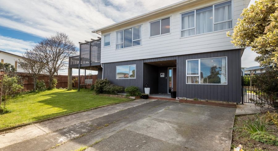  at 82 Gloaming Hill, Titahi Bay, Porirua