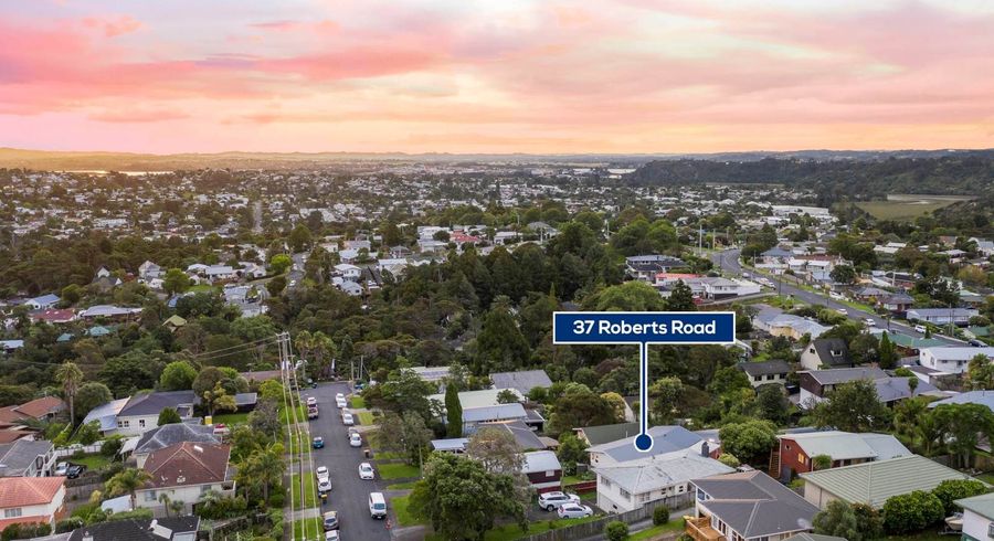  at 1/37 Roberts Road, Glenfield, Auckland