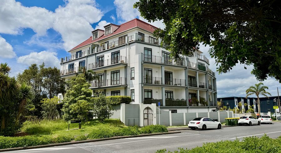  at 4/99 Mokoia Road, Birkenhead, North Shore City, Auckland