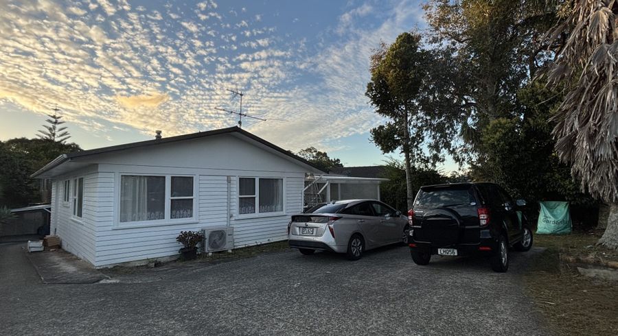  at 30 Kingdale Rd, Henderson, Waitakere City, Auckland