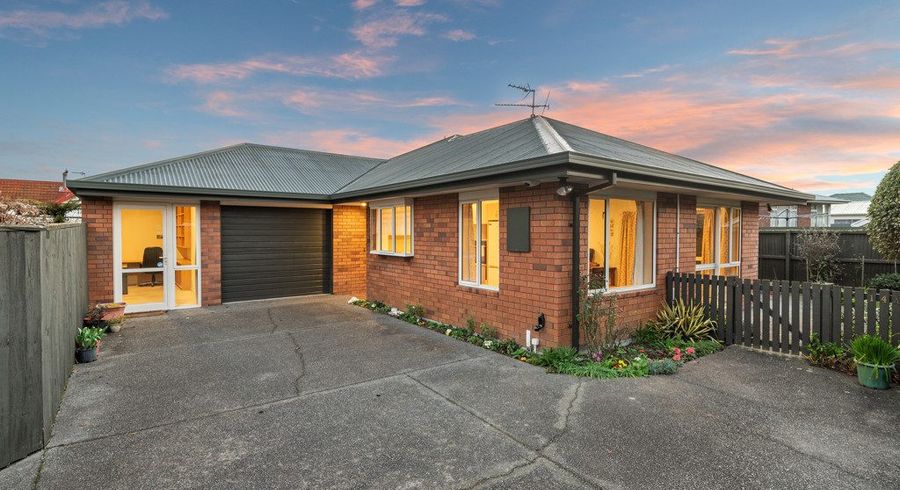  at 2/14 Middlepark Road, Upper Riccarton, Christchurch City, Canterbury
