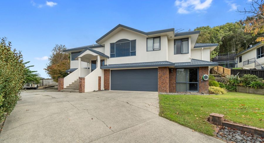  at 9 Guernsey Place, Grandview Heights, Hamilton, Waikato
