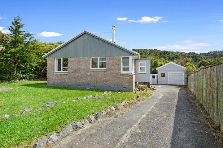  at 140 Rangituhi Crescent, Takapuwahia, Porirua