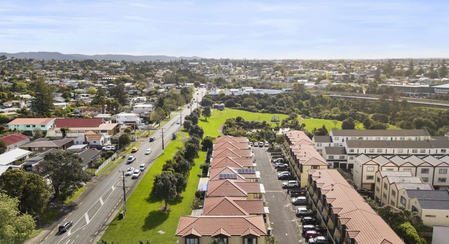  at 2/8 Margan Avenue, New Lynn, Auckland