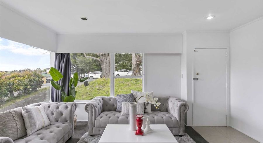  at 2/16 Diana Drive, Glenfield, Auckland