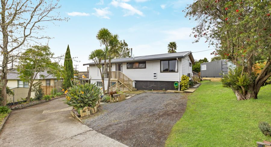  at 4 Parrs Cross Road, Henderson, Auckland