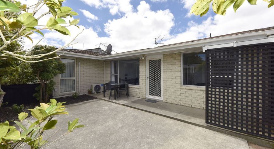  at 2/8 Bowen Street, Upper Riccarton, Christchurch