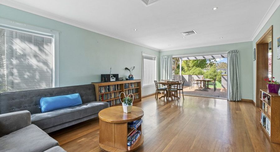  at 192 Lake Road, Belmont, Auckland