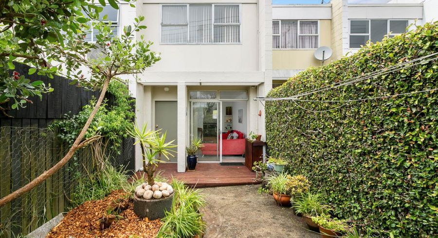  at 2/71 Asquith Avenue, St Lukes, Auckland