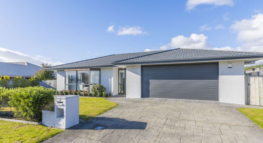  at 5 Sovereign Way, Paraparaumu