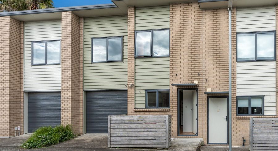  at 4 Pangu Way, Mangere, Manukau City, Auckland