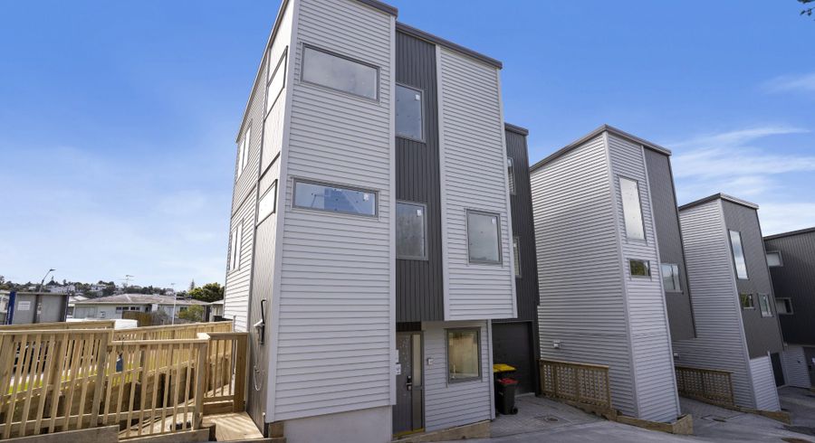  at 4/11 Celeste Place, Totara Vale, North Shore City, Auckland