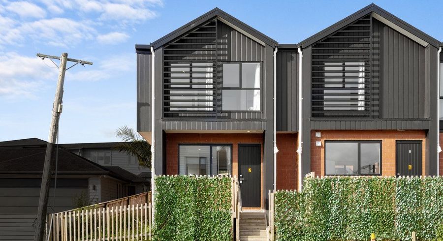  at 7/233 Great North Road, Henderson, Waitakere City, Auckland