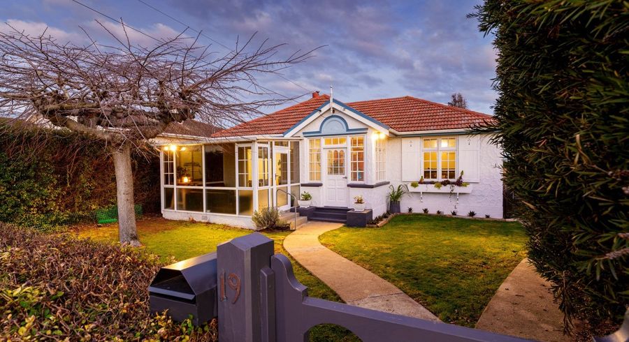  at 19 Mornington Road, Balaclava, Dunedin