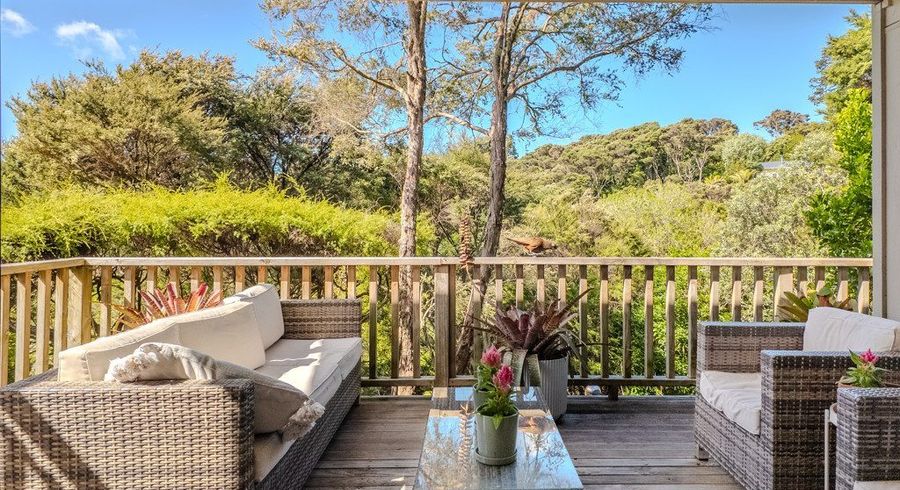  at 10 Hobson Terrace, Onetangi, Waiheke Island, Auckland