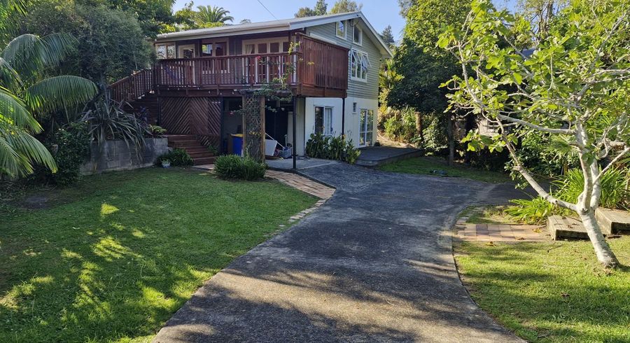  at 4 Earl Rd, Titirangi, Waitakere City, Auckland