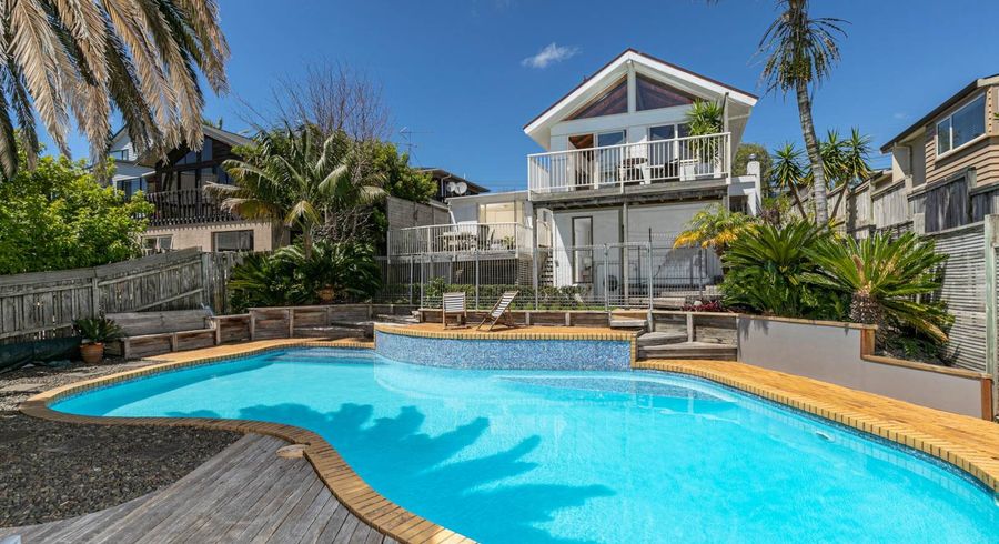  at 5 Beulah Avenue, Rothesay Bay, Auckland