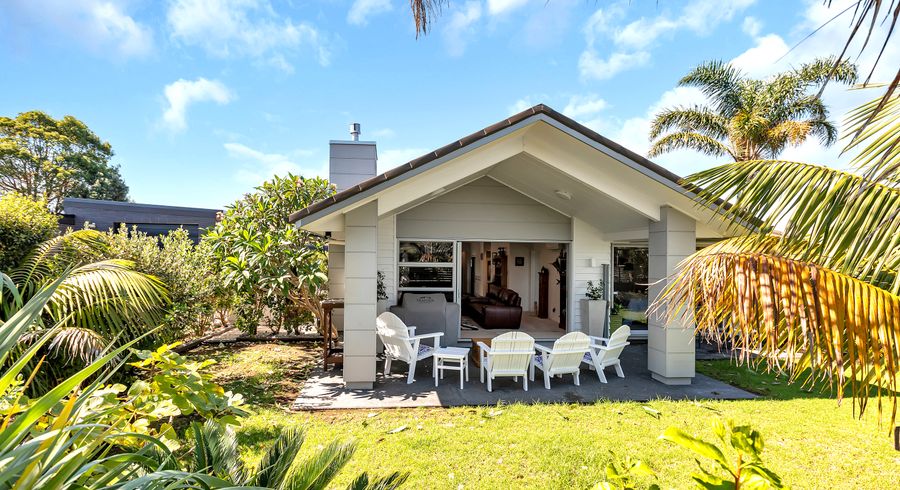  at 2 Paradise Point Place, One Tree Point