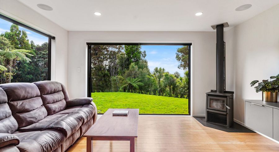  at 102 Mountain Road, Henderson Valley, Auckland
