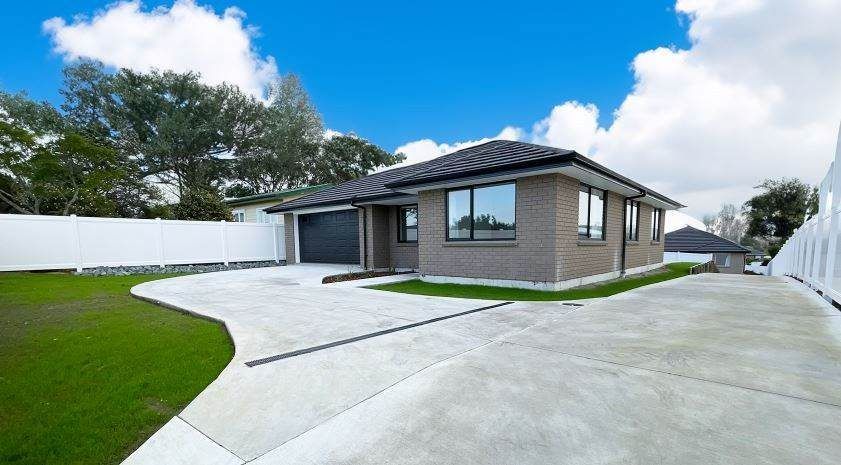  at 25 Forest Hill Road, Henderson, Waitakere City, Auckland
