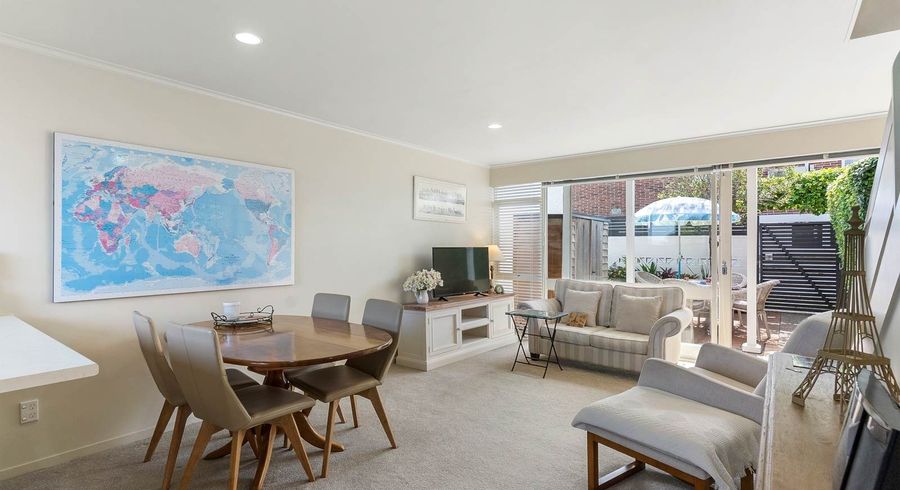  at 2/72 Sylvan Avenue, Northcote, North Shore City, Auckland