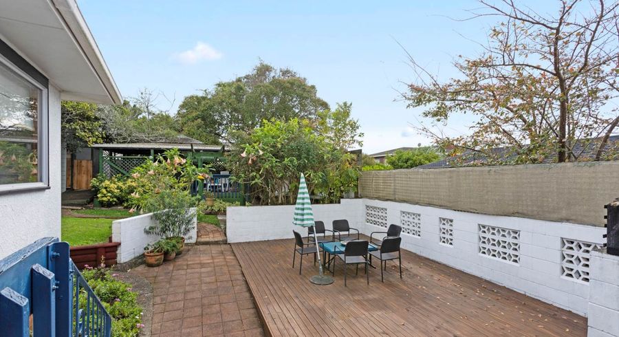  at 18 Felgrove Street, Glendene, Waitakere City, Auckland