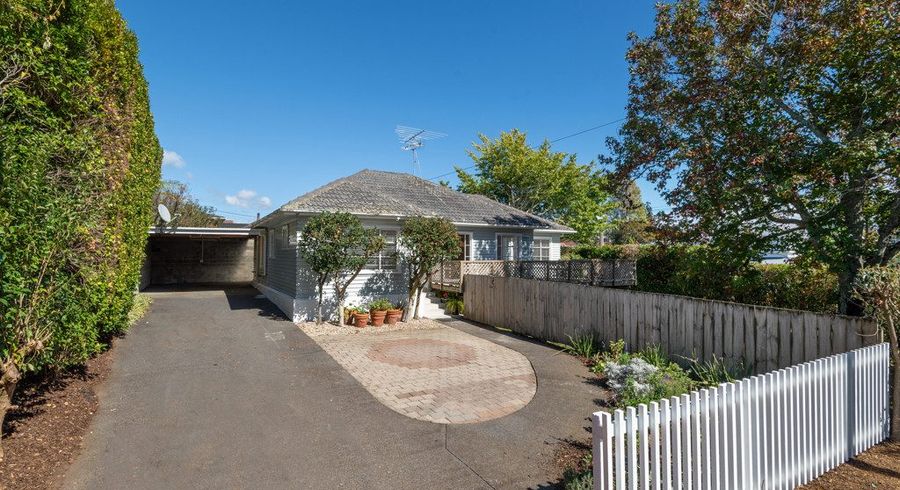  at 6 Alma Road, Milford, Auckland