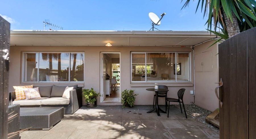  at 2/28 William Bond Street, Stanley Point, Auckland