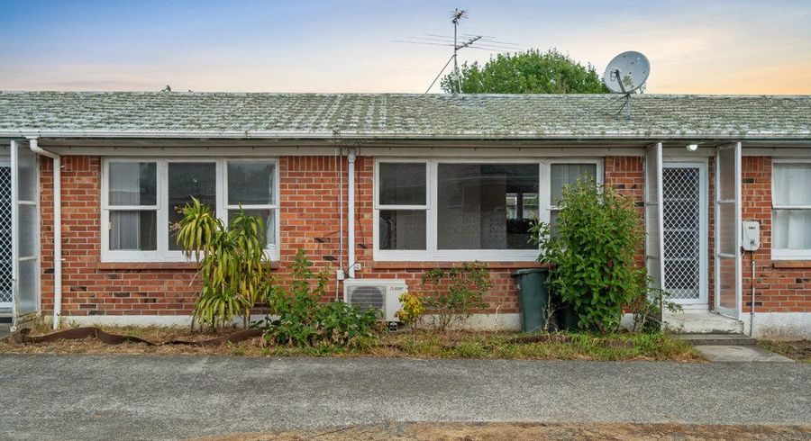  at 2/8 Winspear Place, Manukau, Manukau City, Auckland