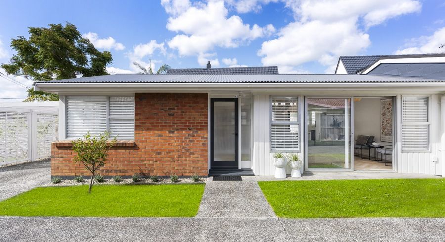  at 1/16 Otakau Road, Milford, Auckland