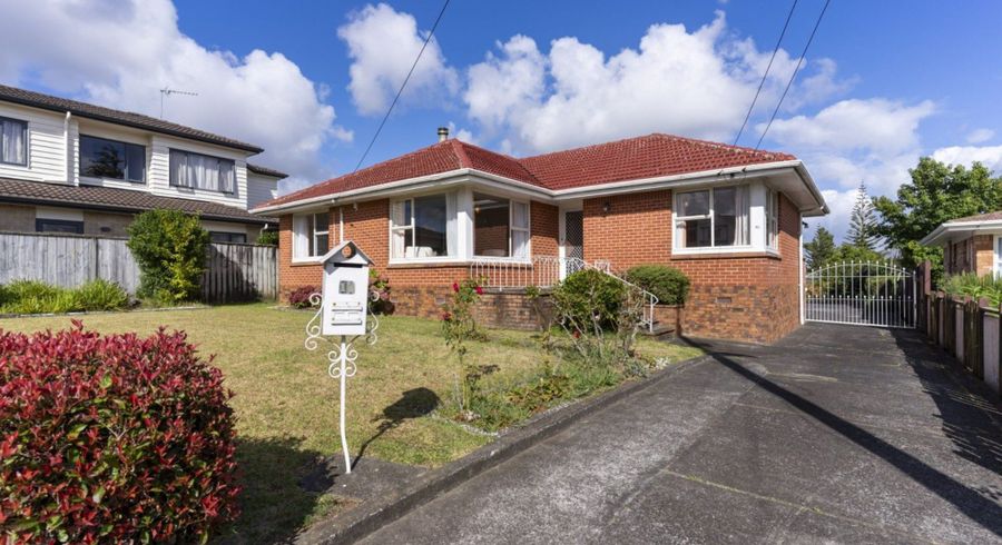  at 10 McCullough Avenue, Papatoetoe, Auckland
