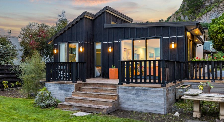  at 2/23 Main Road, Redcliffs, Christchurch