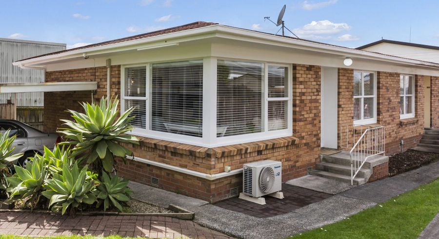  at 1/17 Woodall Place, Totara Vale, North Shore City, Auckland
