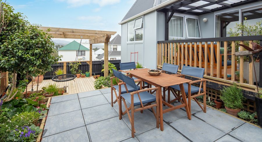  at 142 Akaroa Drive, Maupuia, Wellington