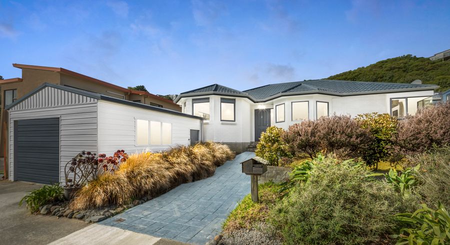  at 18 Domanski Crescent, Owhiro Bay, Wellington