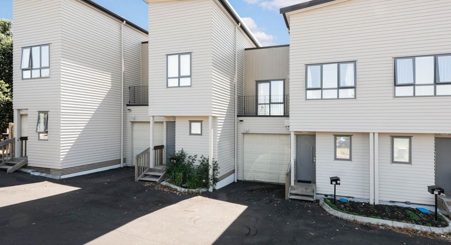  at 10 Chapel Road, Flat Bush, Auckland