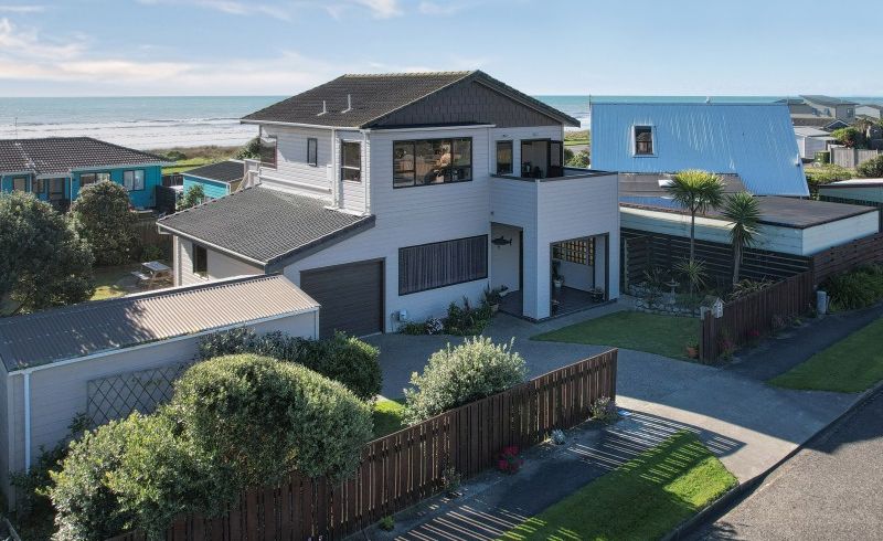  at 4 Scott Avenue, Otaki Beach, Otaki