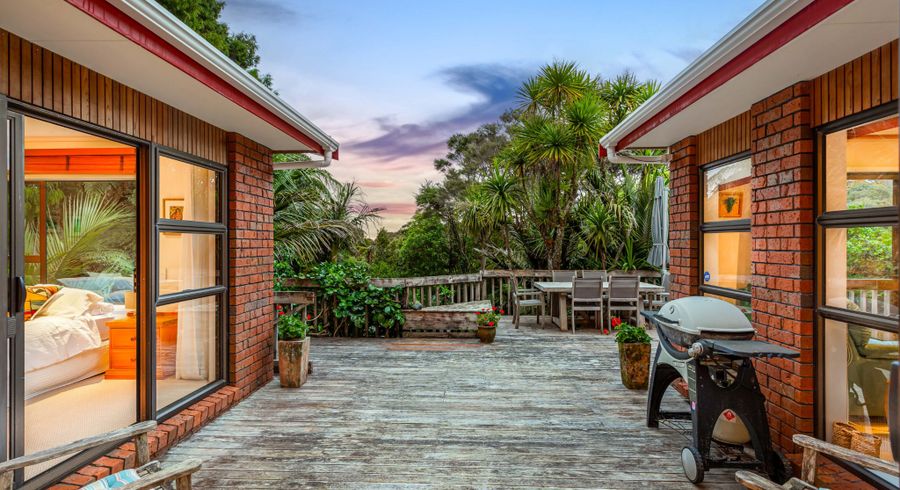  at 733 Scenic Drive, Henderson Valley, Auckland