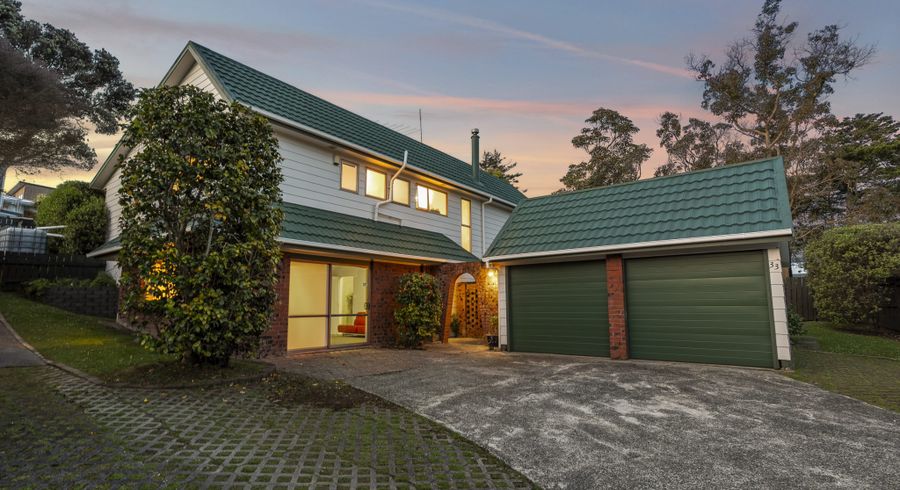  at 33 Mannering Place, Hillcrest, Auckland