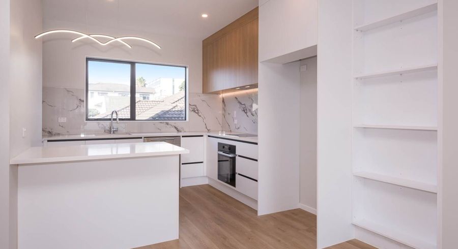  at 4/15 Thornton Road, Milford, North Shore City, Auckland