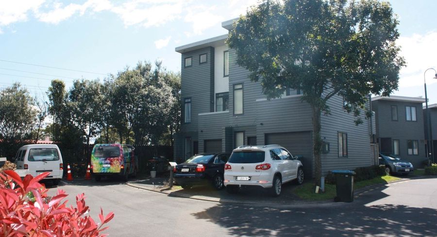  at 42 Saintly Lane, Avondale, Auckland City, Auckland
