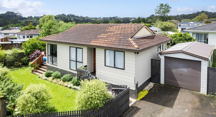  at 2/213 Waitemata Drive, Ranui, Auckland