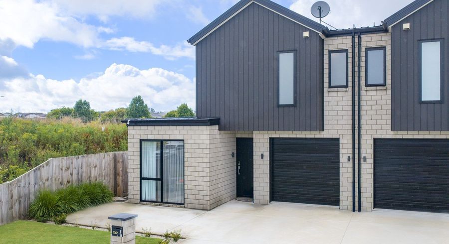  at 2/10 Bourn Heath Drive, Rototuna, Hamilton, Waikato