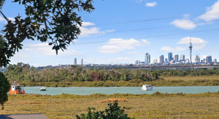  at 122 Tiroroa Avenue, Te Atatu South, Auckland