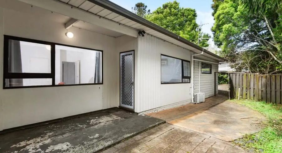  at 1/2 Griffith place, Te Atatu South, Waitakere City, Auckland