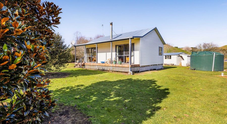  at 2445 Tarata Road, Inglewood