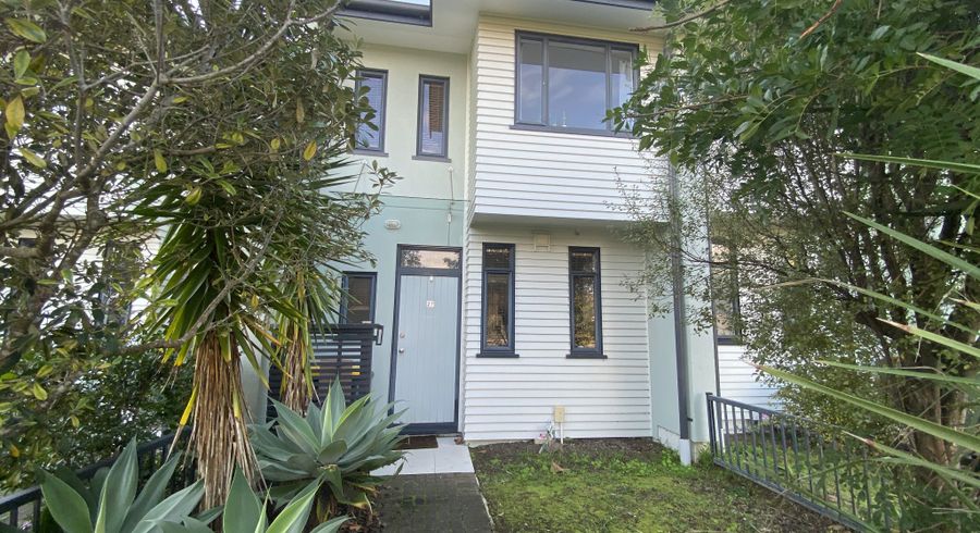  at 27/2 Armoy Drive, Botany Downs, Manukau City, Auckland