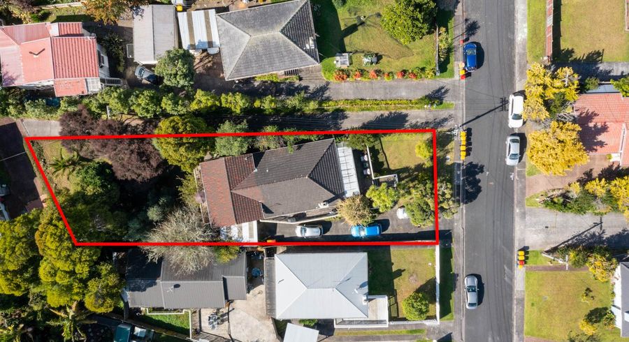  at 8 Alma Street, Te Atatu South, Auckland